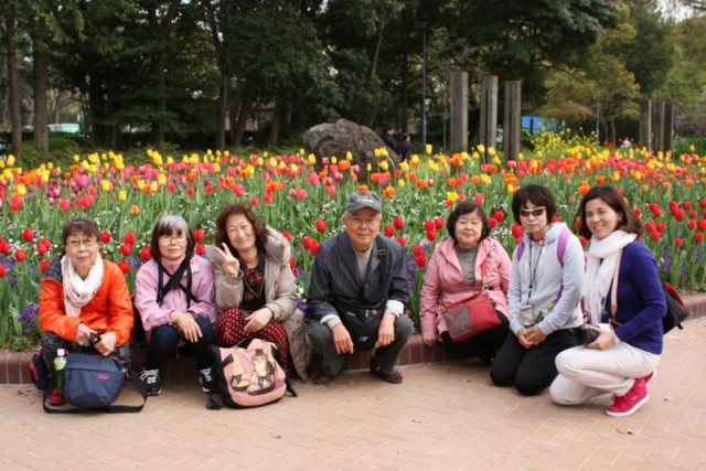 チューリップ畑の前で!